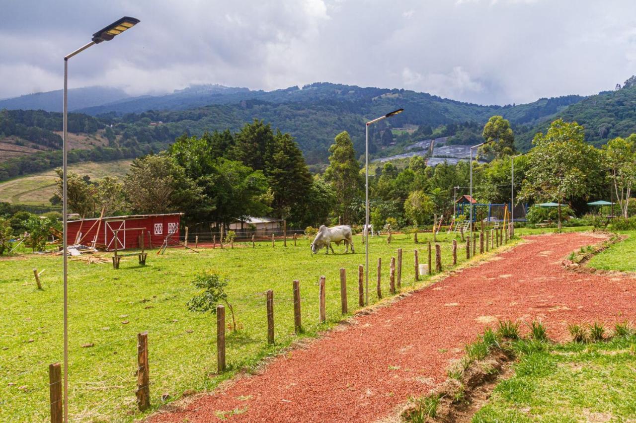 Hotel & Spa Escondite De La Montana Sabana Redonda Kültér fotó